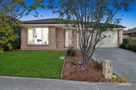 4 Manoora Ave, Clyde North, VIC 3978