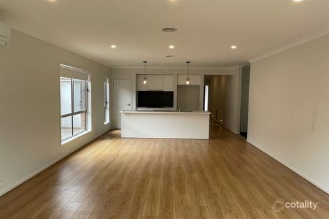 Property photo of 10 Dorkings Way Clyde North VIC 3978