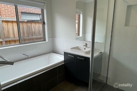 Property photo of 10 Dorkings Way Clyde North VIC 3978