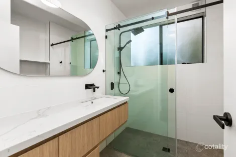 Property photo of 1/425 Toorak Road Toorak VIC 3142
