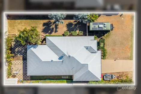Property photo of 1 Ivers Place Emerald QLD 4720