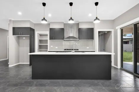 Property photo of 8 Monaco Circuit Wollert VIC 3750