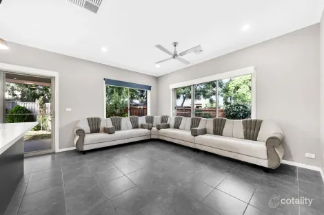 Property photo of 8 Monaco Circuit Wollert VIC 3750