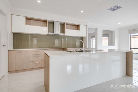 Property photo of 85 Beatrix Circuit Officer VIC 3809