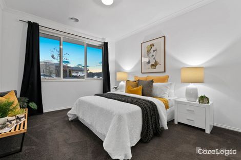 Property photo of 15 Sunset Crescent Pakenham VIC 3810