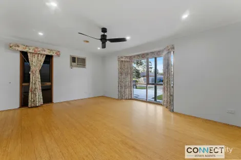 Property photo of 10 Hindmarsh Court Cranbourne North VIC 3977