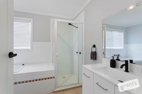 Property photo of 13 Browtop Road Narre Warren VIC 3805