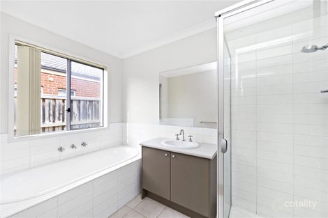 Property photo of 32 Hemsley Drive Deer Park VIC 3023