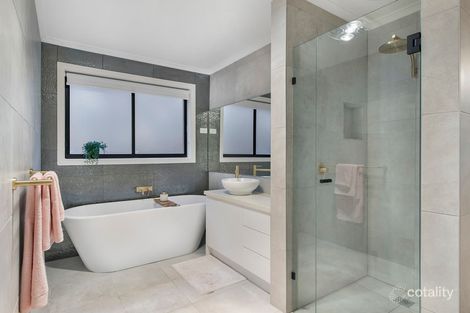 Property photo of 3 Plenty Close Caroline Springs VIC 3023