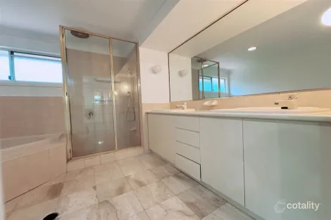 Property photo of 11 Carnoustie Court Indooroopilly QLD 4068