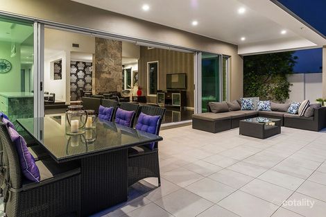 Property photo of 2141 Riverside Drive Hope Island QLD 4212