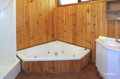 Property photo of 92 Duncans Road Werribee VIC 3030