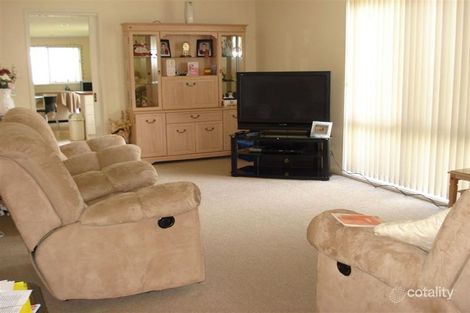 Property photo of 4 Postregna Way Skye VIC 3977