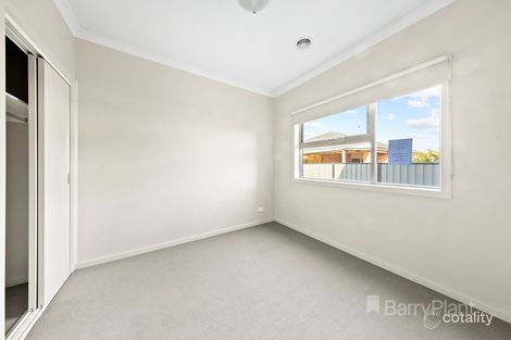 Property photo of 2/13 Fernhurst Avenue Derrimut VIC 3026