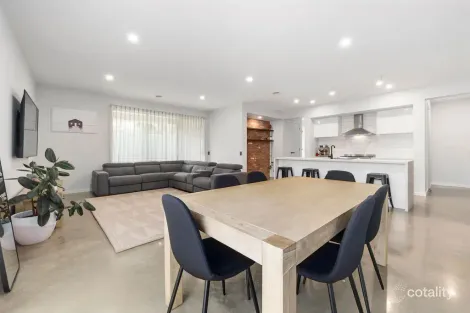 Property photo of 2 Boyd Court Canadian VIC 3350