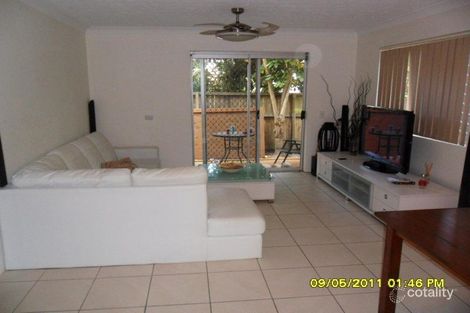 2/5 Brett Ave, Labrador, QLD 4215