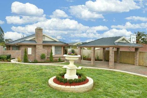 Property photo of 8 The Loch Croydon Hills VIC 3136