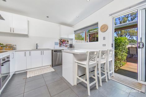 33 Alfred St, Woody Point, QLD 4019