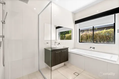 Property photo of 10 Vantage Lane Yarrabilba QLD 4207