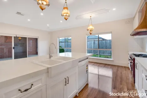 Property photo of 42 Hartney Avenue Mickleham VIC 3064
