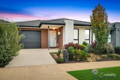 11 Esslemont Rd, Thornhill Park, VIC 3335