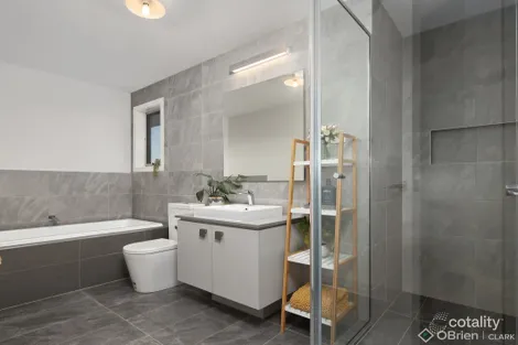 Property photo of 2 Warwick Way Drouin VIC 3818