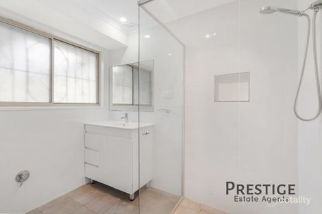 25 Yeronga Cl, St Johns Park, NSW 2176