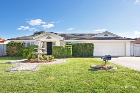 Property photo of 33 Womboin Crescent Glenfield Park NSW 2650