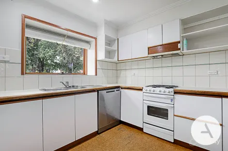 32 Boolimba Cres, Narrabundah, ACT 2604