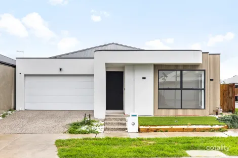 18 KURRAJONG RD, MICKLEHAM, VIC 3064