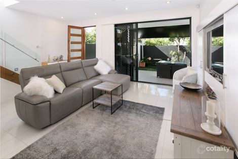 Property photo of 2/234 Riding Road Balmoral QLD 4171