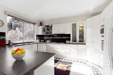 Property photo of 25 Maryrose Crescent Endeavour Hills VIC 3802