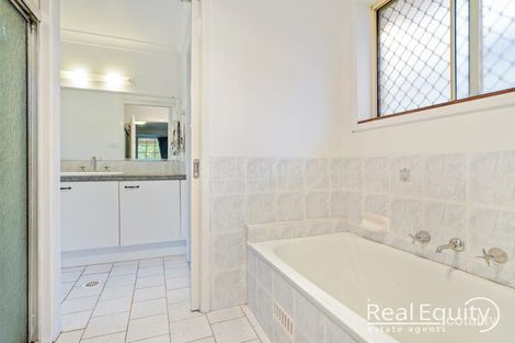 Property photo of 26 Valleyfield Court Wattle Grove NSW 2173