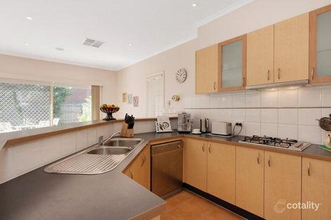 Property photo of 18 Hummingbird Place South Morang VIC 3752