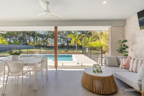 24 Garden Dr, Urangan, QLD 4655