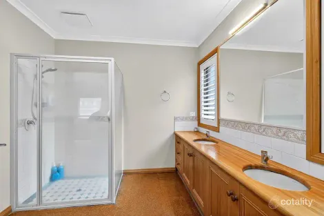 Property photo of 52 Wollaston Road Warrnambool VIC 3280