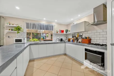 Property photo of 5 Thompson Place Australind WA 6233