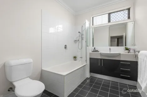 Property photo of 120 Armstrong Road Cannon Hill QLD 4170