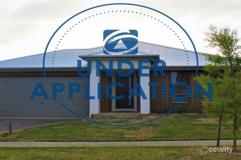 Property photo of 43 Springwater Drive Drouin VIC 3818
