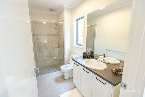 Property photo of 10 Juggler Drive Tarneit VIC 3029