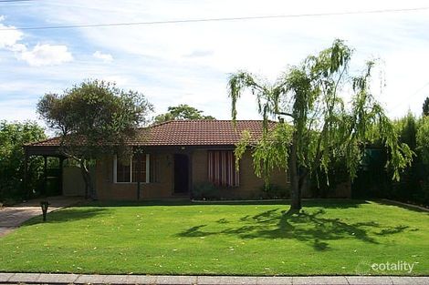 3 Inverness Cir, Camillo, WA 6111