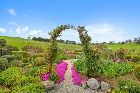 8 Moyes Ct, Neerim South, VIC 3831