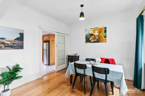 Property photo of 10 Wilkins Street Newport VIC 3015