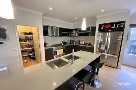 Property photo of 16 Hampstead Place Craigieburn VIC 3064