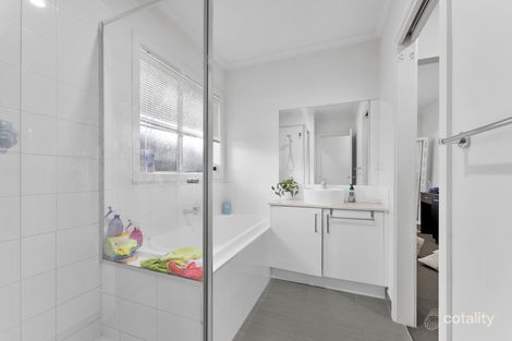 Property photo of 2 Flora Lane Carrum Downs VIC 3201