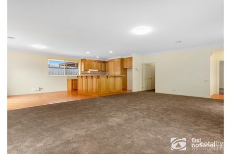 Property photo of 2/6 Lawson Close Cranbourne VIC 3977
