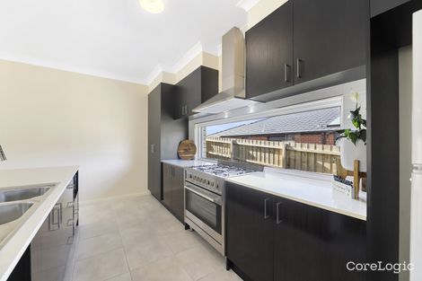 Property photo of 5 Appleporch Way Drouin VIC 3818