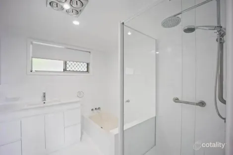 Property photo of 8 Penrock Parade Labrador QLD 4215