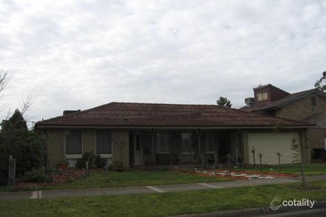 Property photo of 18 Southern Crescent Craigieburn VIC 3064