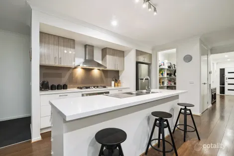 Property photo of 2 Halycon Bend Beveridge VIC 3753
